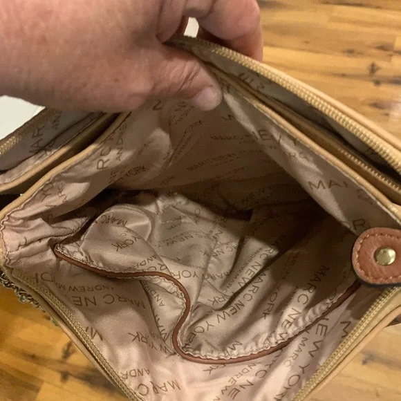 GUC Marc New York Crossbody 10X10 - Picture 7 of 11